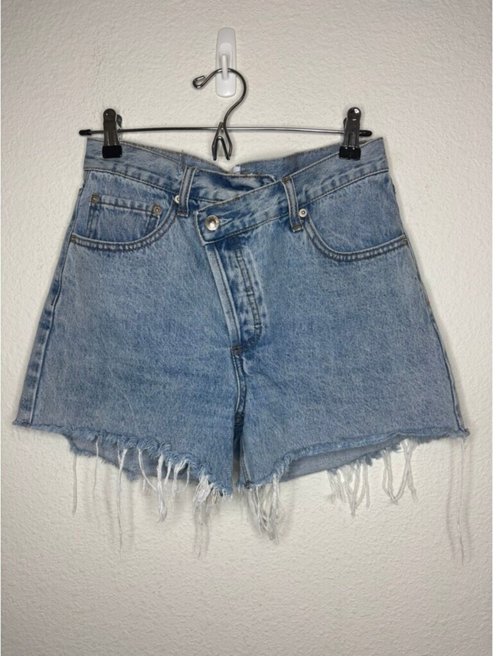 Princess Polly Women's Sz 6 Lightwash Cross Waist Cutoff Denim Shorts (2020)